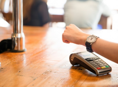Barclaycard mở rộng thanh toán không tiếp xúc bPay trên đồng hồ - Máy in thẻ nhựa, máy dập nổi, đầu đọc thẻ nhựa