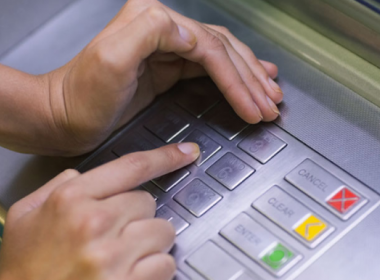 Bắt giữ một nhóm tội phạm tấn công ATM Quốc Tế - Máy in thẻ nhựa, máy dập nổi, đầu đọc thẻ nhựa