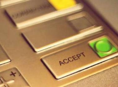 Cảnh báo: Thiết bị tấn công jackpotting ATM được rao bán tràn lan trên mạng - Máy in thẻ nhựa, máy dập nổi, đầu đọc thẻ nhựa