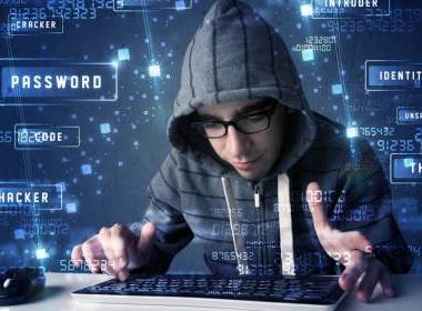 Hacker quảng cáo dữ liệu đánh cắp trên YouTube - Máy in thẻ nhựa, máy dập nổi, đầu đọc thẻ nhựa
