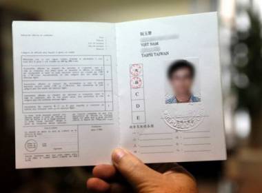 Hướng dẫn cấp giấy phép, bằng lái xe quốc tế tại TP.HCM - Máy in thẻ nhựa, máy dập nổi, đầu đọc thẻ nhựa