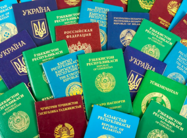 Tại sao hộ chiếu các Quốc Gia lại thường có 4 màu - Máy in thẻ nhựa, máy dập nổi, đầu đọc thẻ nhựa