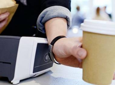 ABN Amro giới thiệu thanh toán thiết bị đeo di động - Máy in thẻ nhựa, máy dập nổi, đầu đọc thẻ nhựa