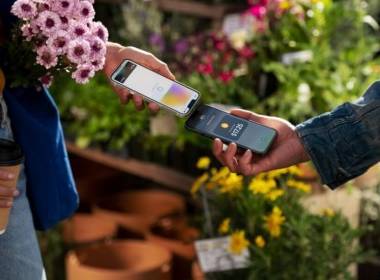 Apple ra mắt tính năng Tap-to-pay trên iPhone tại Anh - Máy in thẻ nhựa, máy dập nổi, đầu đọc thẻ nhựa