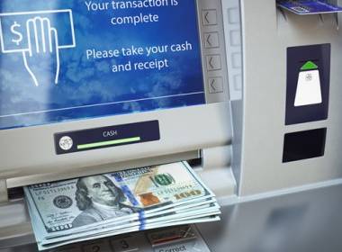Tỷ lệ rút tiền ATM tại Anh giảm mạnh trong năm 2020 - Máy in thẻ nhựa, máy dập nổi, đầu đọc thẻ nhựa