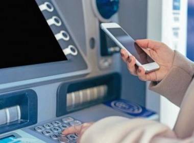 Bắt giữ tình nghi gian lận ATM tại Dublin - Máy in thẻ nhựa, máy dập nổi, đầu đọc thẻ nhựa