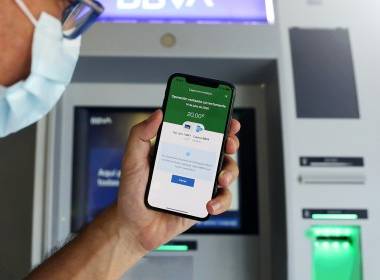 BBVA ra mắt ATM rút tiền không tiếp xúc - Máy in thẻ nhựa, máy dập nổi, đầu đọc thẻ nhựa