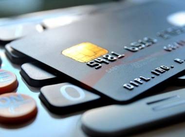 Thông tin thẻ Amex bị xâm phạm vì lỗ hổng đối tác thứ 3 - Máy in thẻ nhựa, máy dập nổi, đầu đọc thẻ nhựa