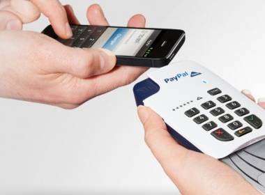Người Anh muốn tăng giới hạn giao dịch không tiếp xúc - Máy in thẻ nhựa, máy dập nổi, đầu đọc thẻ nhựa