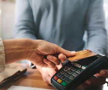 Thẻ ghi nợ tiếp tục dẫn đầu các phương thức thanh toán - Máy in thẻ nhựa, máy dập nổi, đầu đọc thẻ nhựa