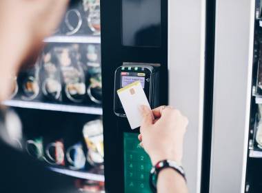Thanh toán không tiếp xúc giúp tăng 350% giao dịch EMV - Máy in thẻ nhựa, máy dập nổi, đầu đọc thẻ nhựa
