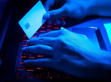 Europol ngăn chặn gian lận thẻ trị giá 40 EURO - Máy in thẻ nhựa, máy dập nổi, đầu đọc thẻ nhựa