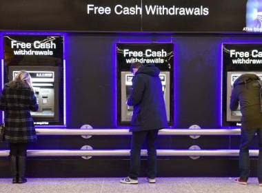 Anh đối mặt nguy cơ khủng hoảng vì cắt giảm ATM - Máy in thẻ nhựa, máy dập nổi, đầu đọc thẻ nhựa