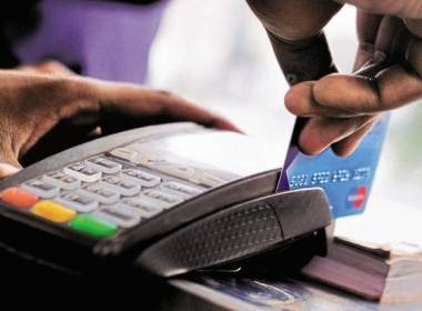 Người Mỹ thích dùng thẻ tín dụng mua hàng dưới 10 USD - Máy in thẻ nhựa, máy dập nổi, đầu đọc thẻ nhựa