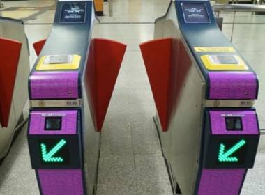 Đường sắt HongKong triển khai áp dụng vé tàu mã QR - Máy in thẻ nhựa, máy dập nổi, đầu đọc thẻ nhựa