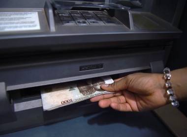 Nigeria hạn chế rút tiền nhằm thúc đẩy thanh toán số - Máy in thẻ nhựa, máy dập nổi, đầu đọc thẻ nhựa