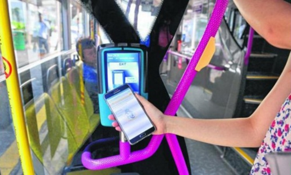Người dân Singapore đã có thể thanh toán vé xe bus bằng điện thoại